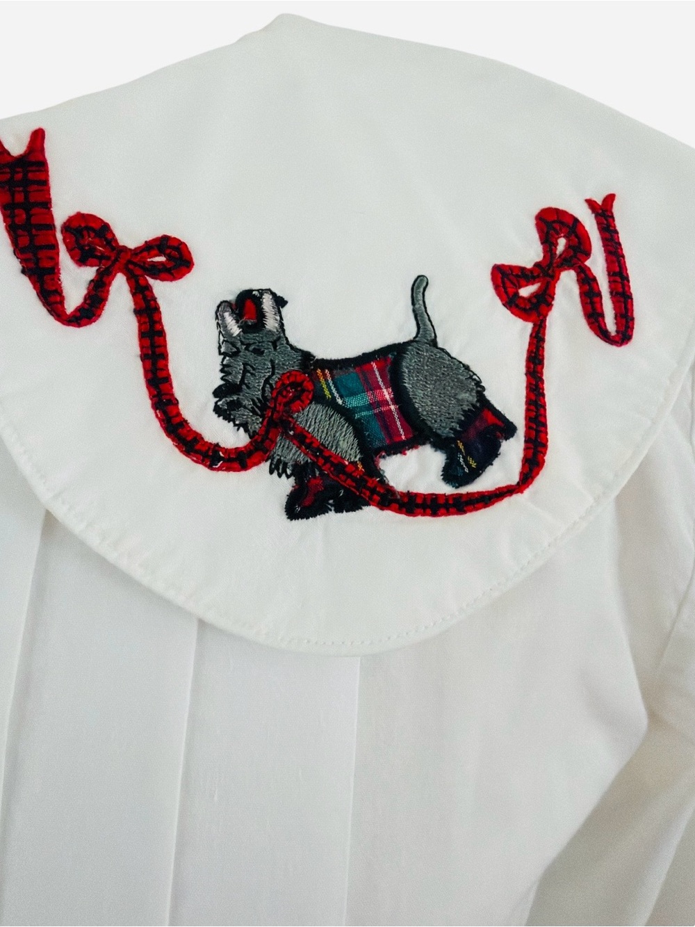 VINTAGE 1980s White Cotton Button-Down Blouse with Embroidered Peter Pan Collar - Picture 3 of 8